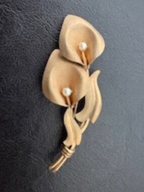 12K gold filled Calla Lily brooch-Faux small pearls
